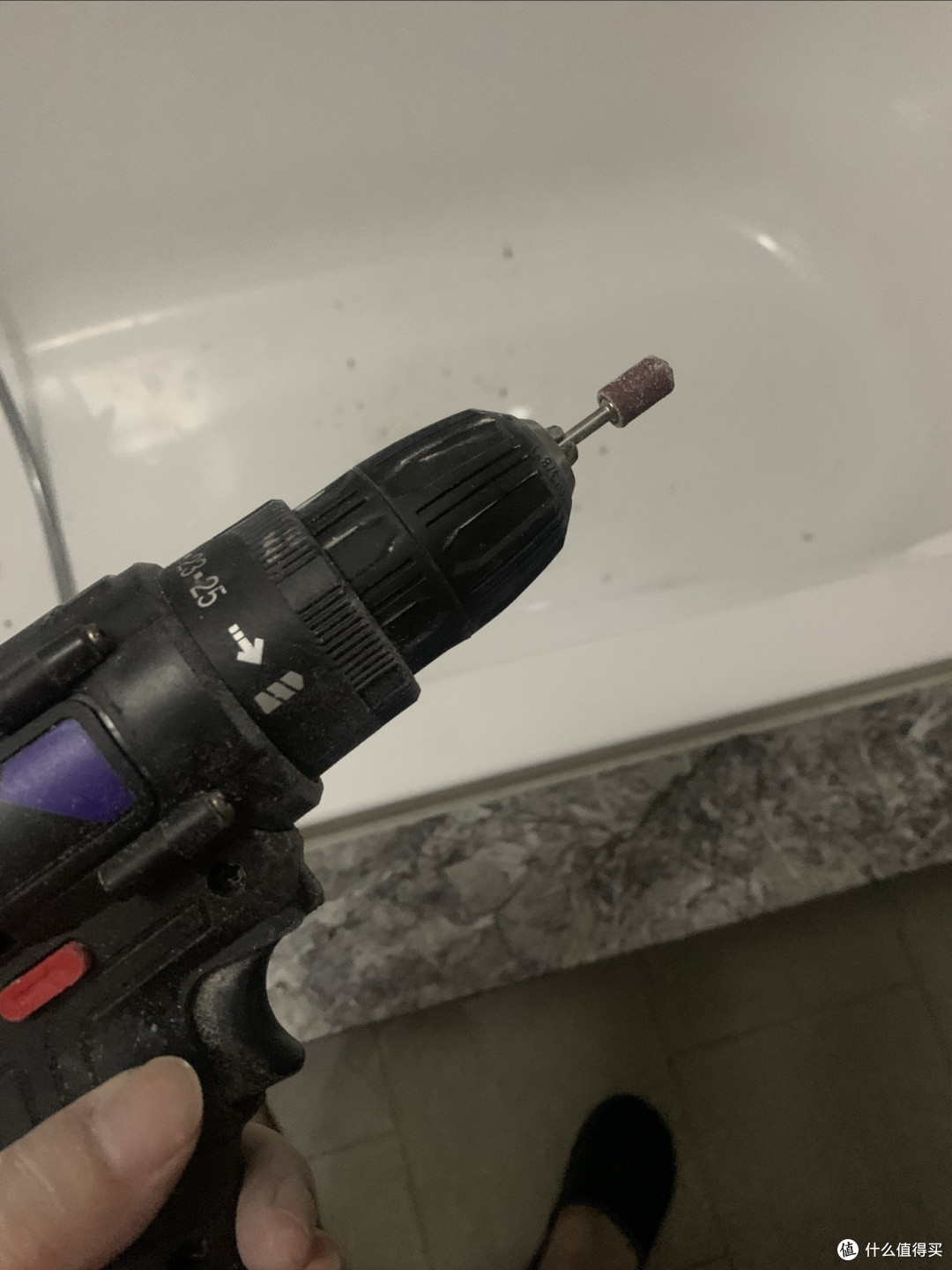 今天把浴缸的筒灯换成了射灯，也是因为看到这个射灯超值才买的
