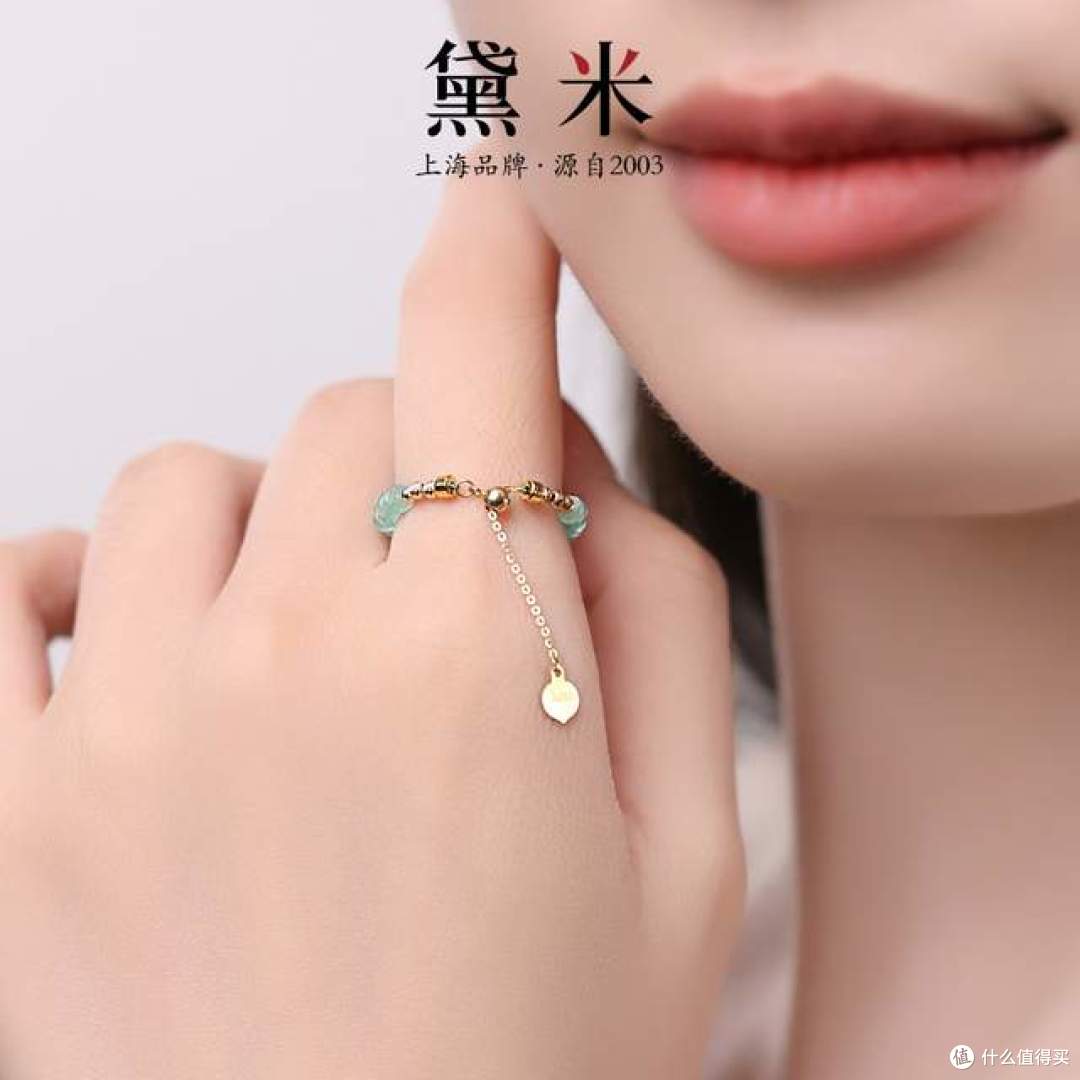 刻面祖母绿戒指:指间流转的永恒优雅!