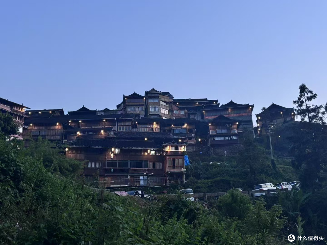 千户苗寨与古镇的历史之旅