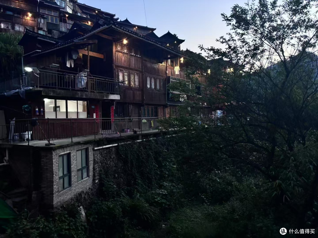 千户苗寨与古镇的历史之旅