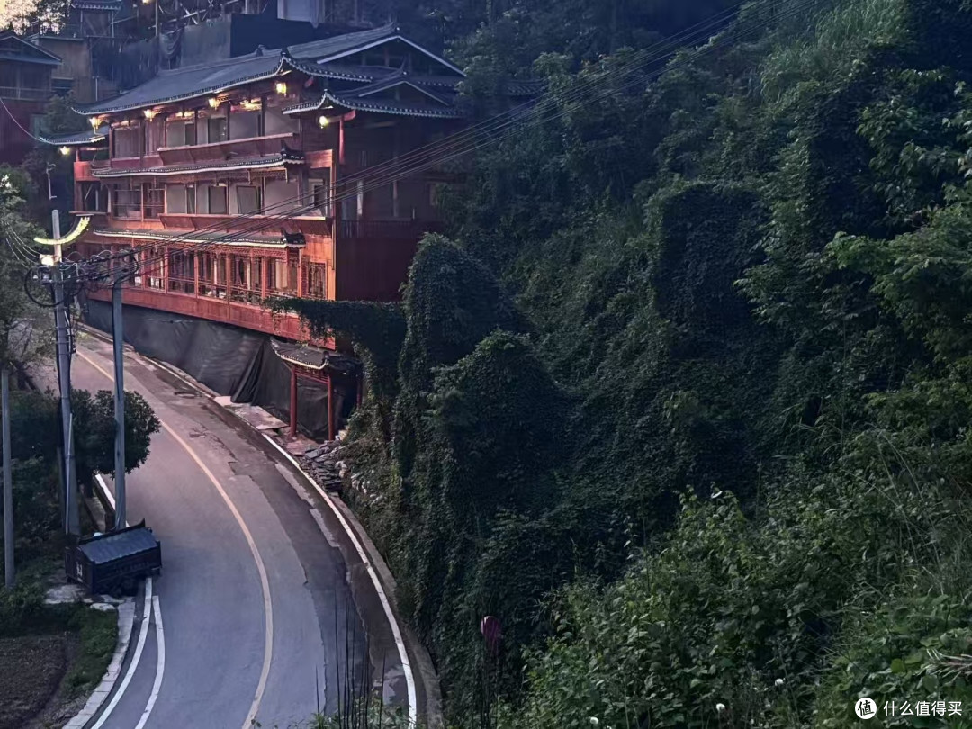 千户苗寨与古镇的历史之旅