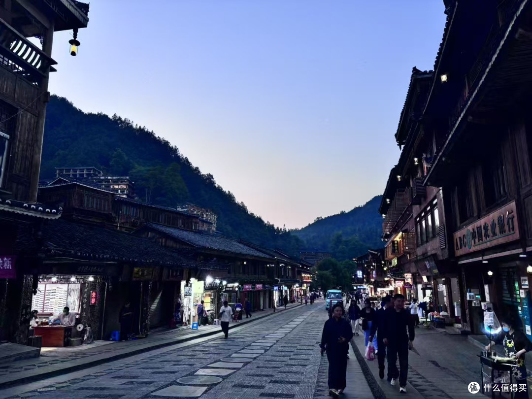 千户苗寨与古镇的历史之旅
