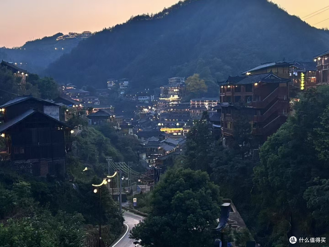 千户苗寨与古镇的历史之旅