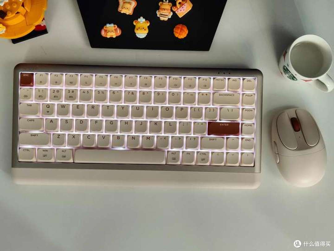 送小姐姐的键盘不踩雷指南:颜值 + 实用双杀的工位治愈神器