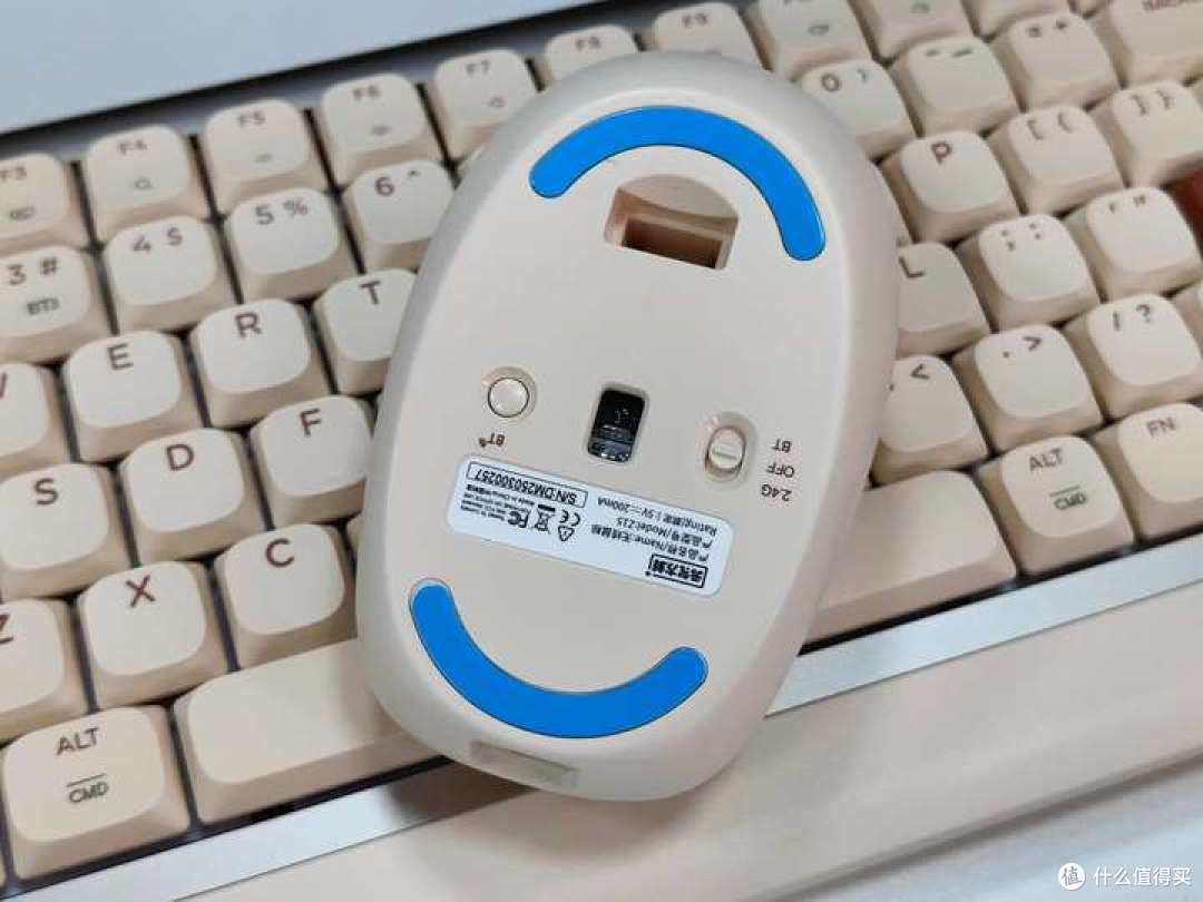 送小姐姐的键盘不踩雷指南:颜值 + 实用双杀的工位治愈神器