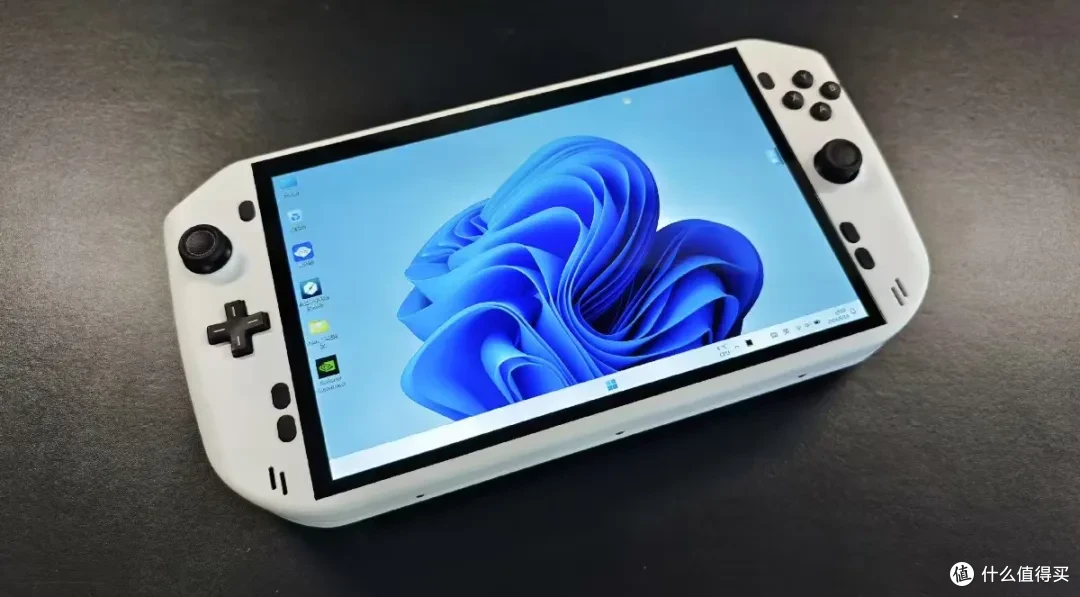 终极“手捏版”掌机:10.1寸大屏+RTX4060独显,成品9999元
