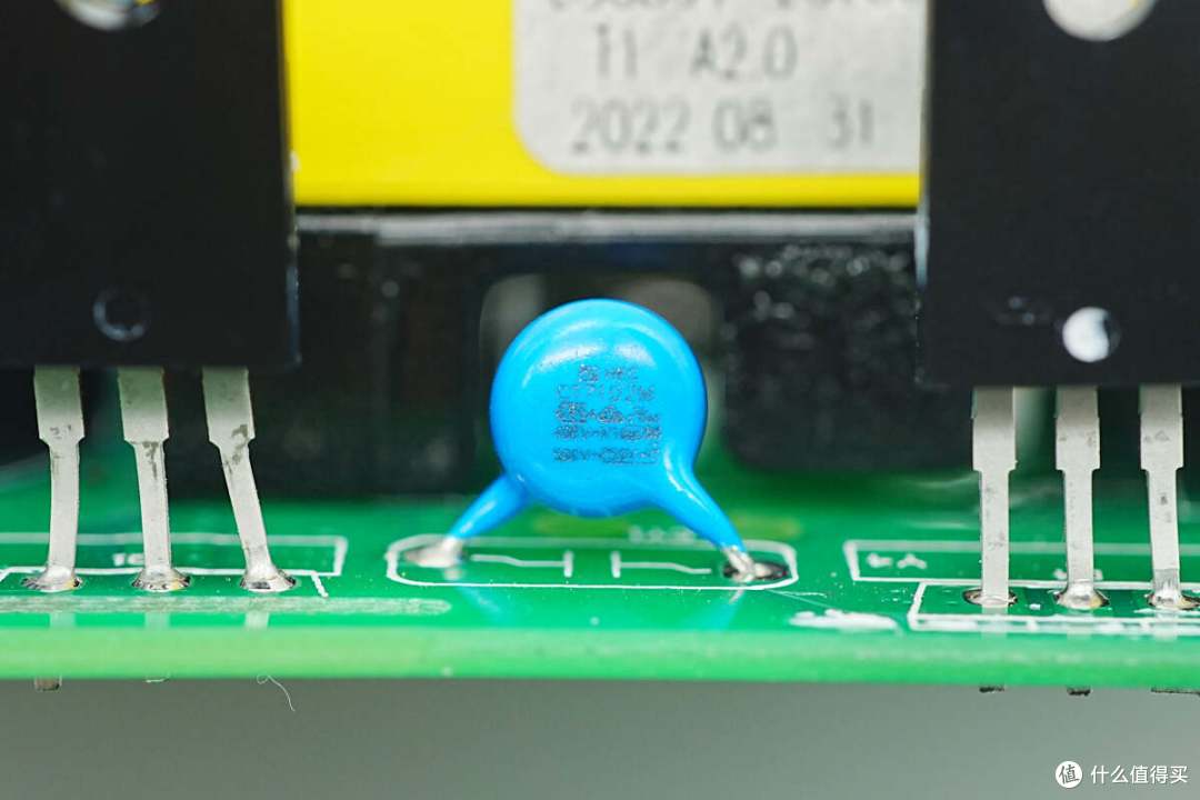 线体分离设计使用更灵活,云深处168W机器人锂电池充电器拆解