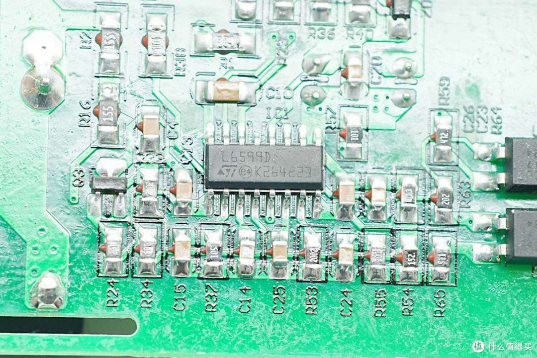 线体分离设计使用更灵活,云深处168W机器人锂电池充电器拆解
