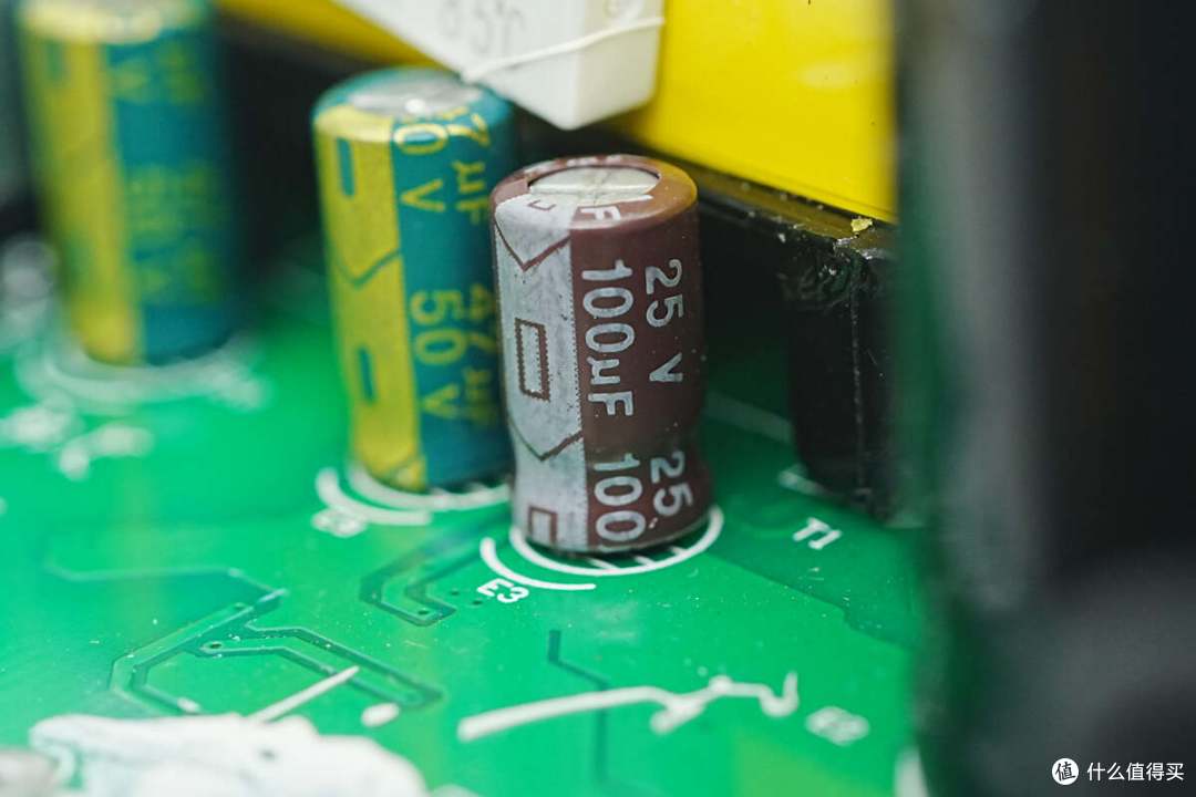 线体分离设计使用更灵活,云深处168W机器人锂电池充电器拆解