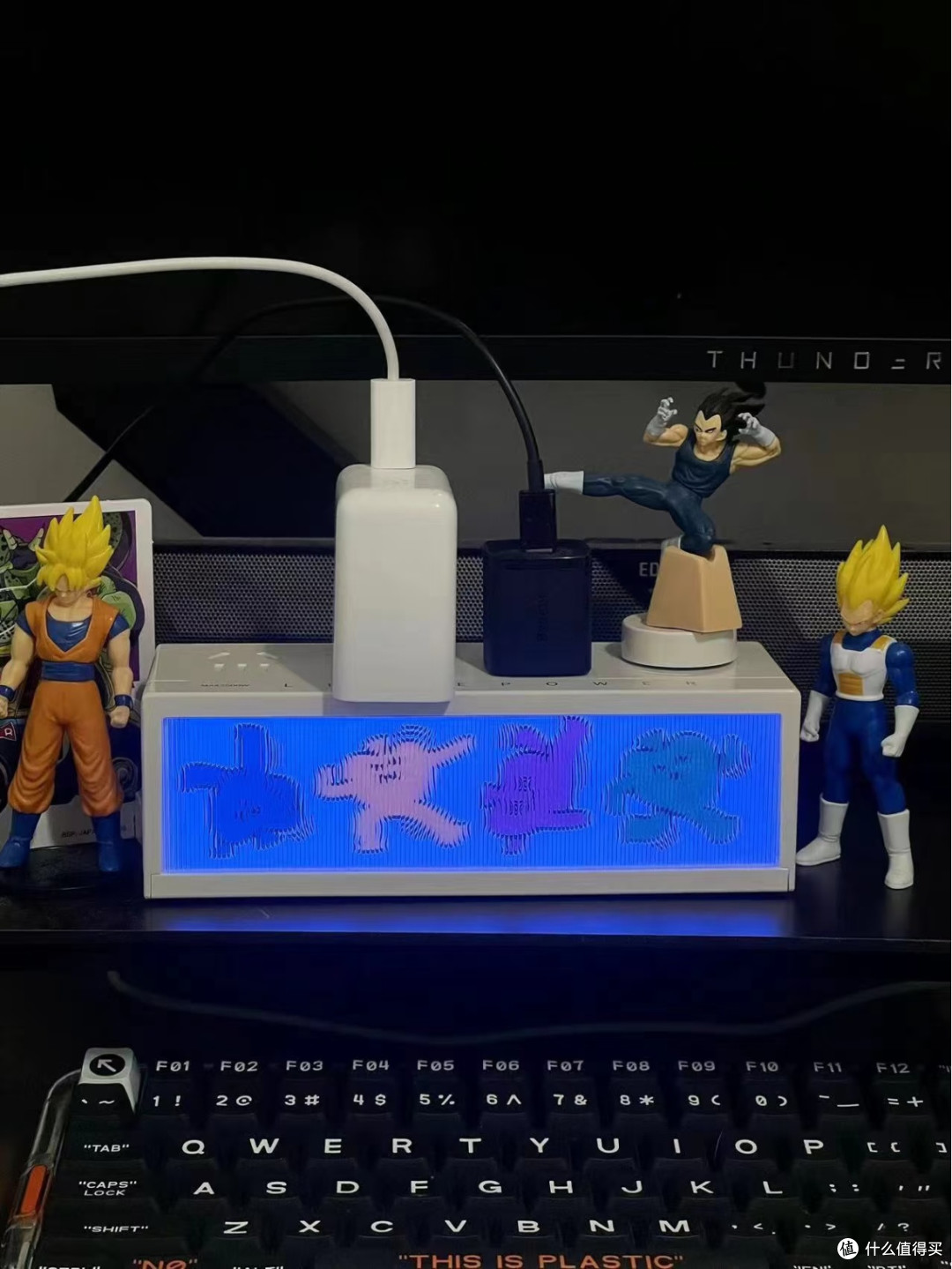 显示器下的隐藏神器:特洛克快充站