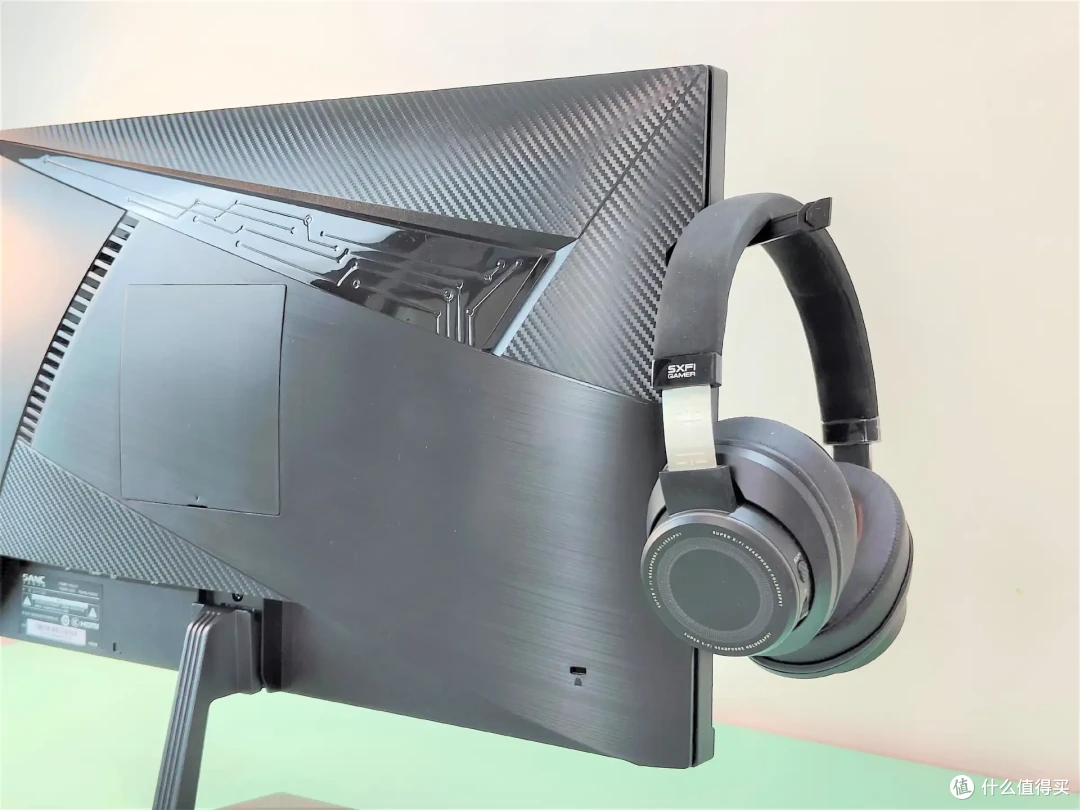 百元电竞神器!240Hz+1ms极速屏实测,500元竟能吊打千元显示器?