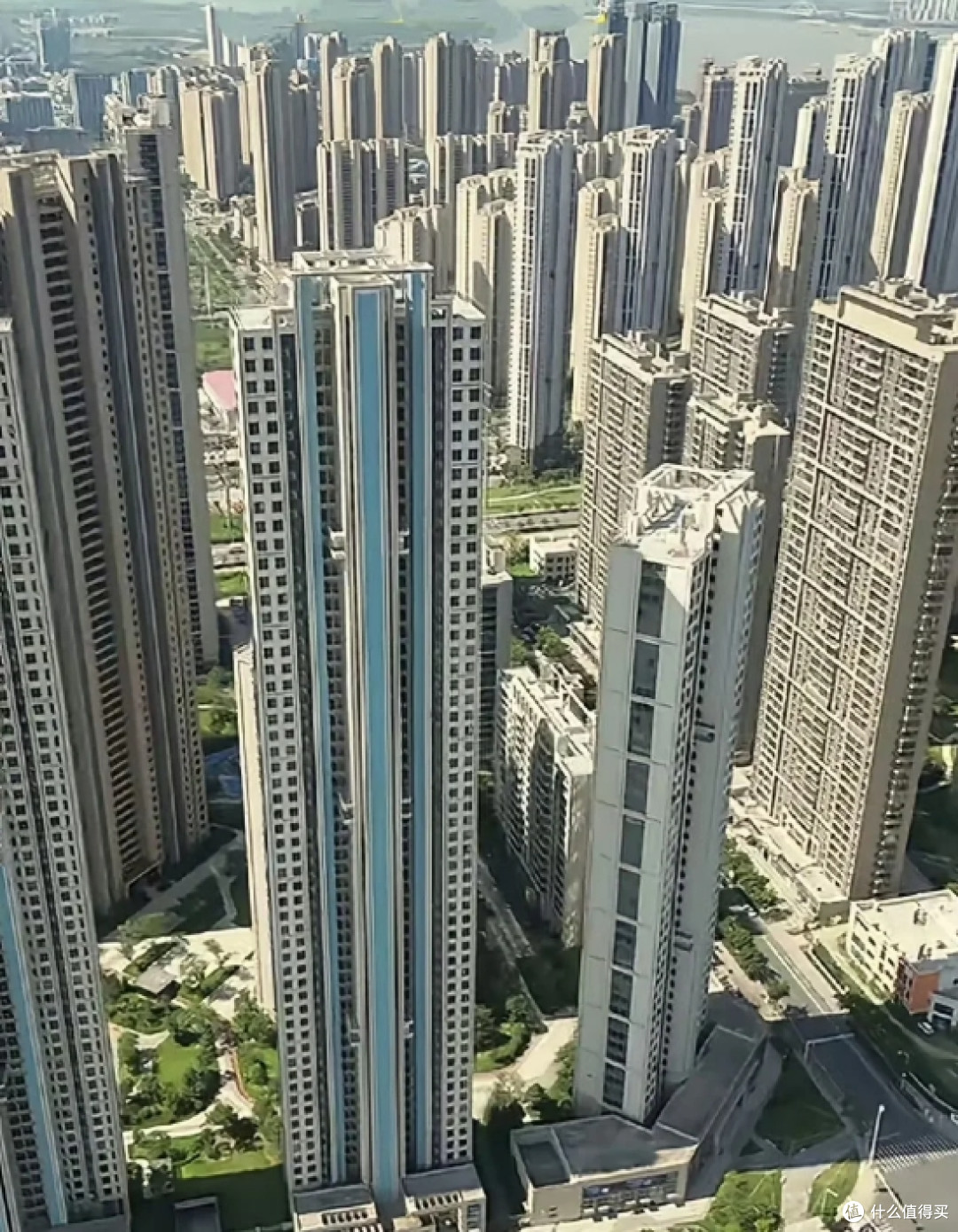 曹德旺的预言应验,“多余的房子赶紧卖掉”?