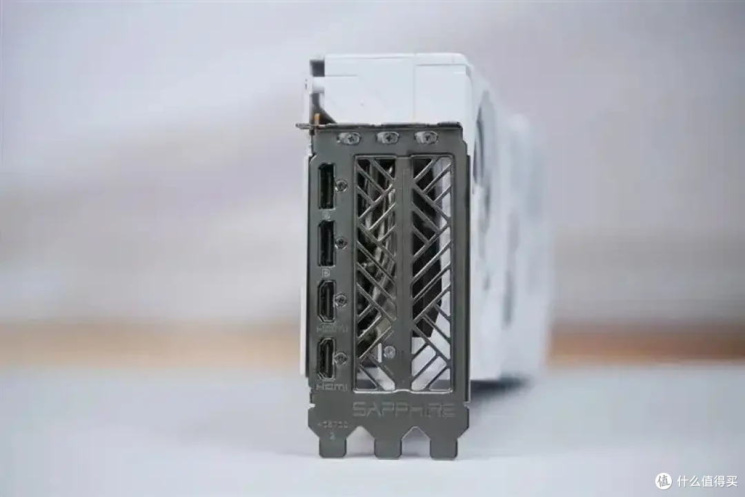 AMD 9070 GRE评测: 超频接近RTX 5070