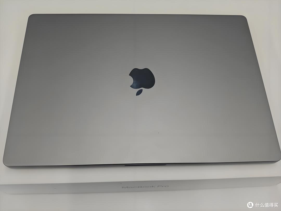 Apple MacBook Pro:桌面搭配的梦幻之选