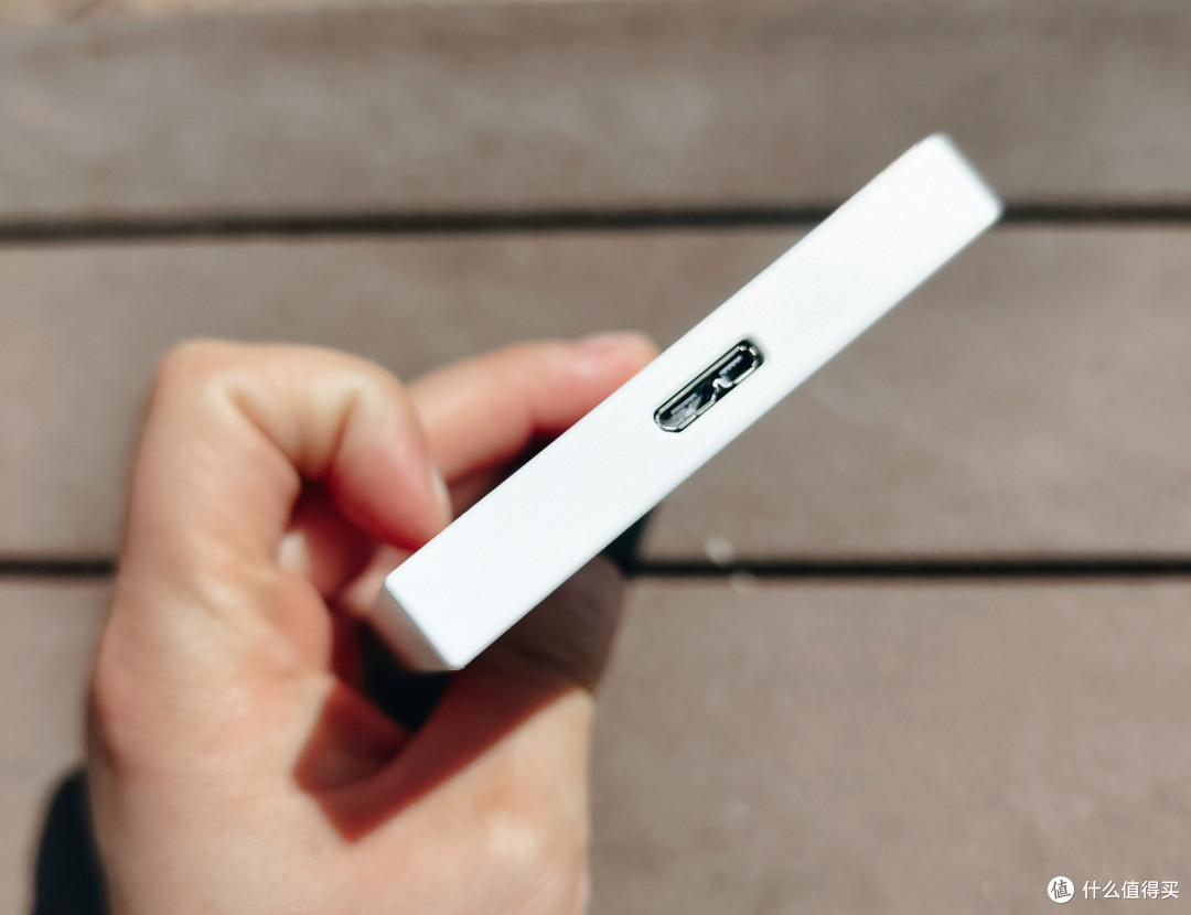职场新人少走弯路!高性价比办公装备:降噪耳机充电套装移动硬盘