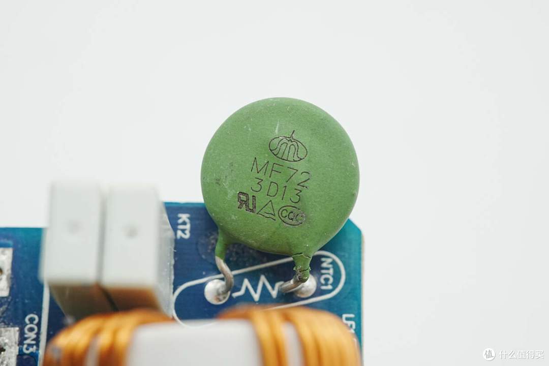 配备5C1A六个USB接口,绿联500W氮化镓充电器拆解