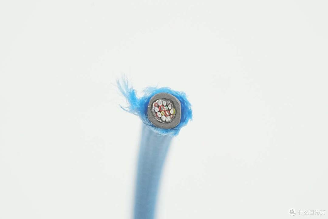 磁吸自卷设计,整洁便携,异泽240W磁吸编织数据线拆解