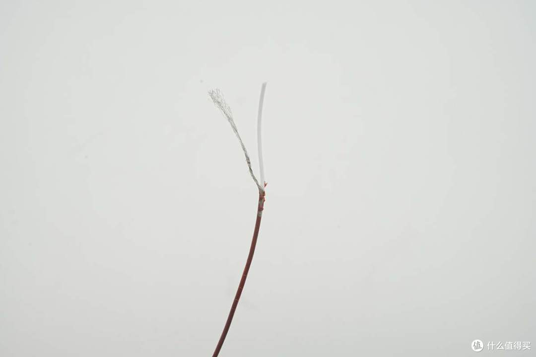 磁吸自卷设计,整洁便携,异泽240W磁吸编织数据线拆解
