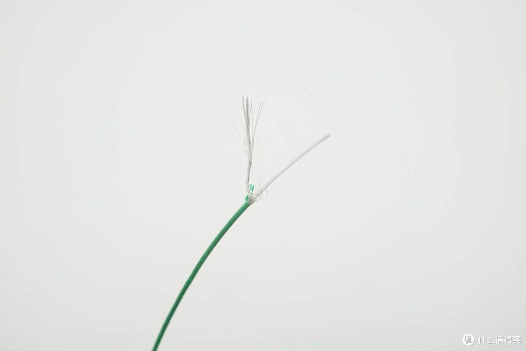磁吸自卷设计,整洁便携,异泽240W磁吸编织数据线拆解