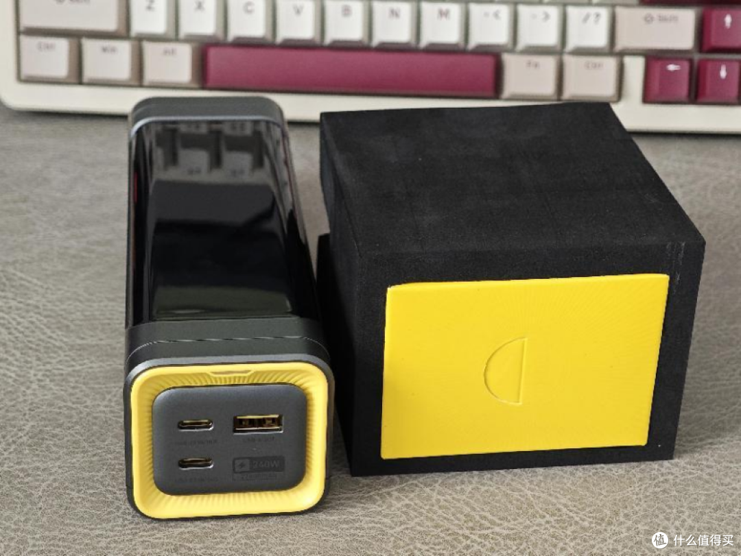 27600mAh+240W超强输出,Aohi奥海240W星舰能量舱,只需399!