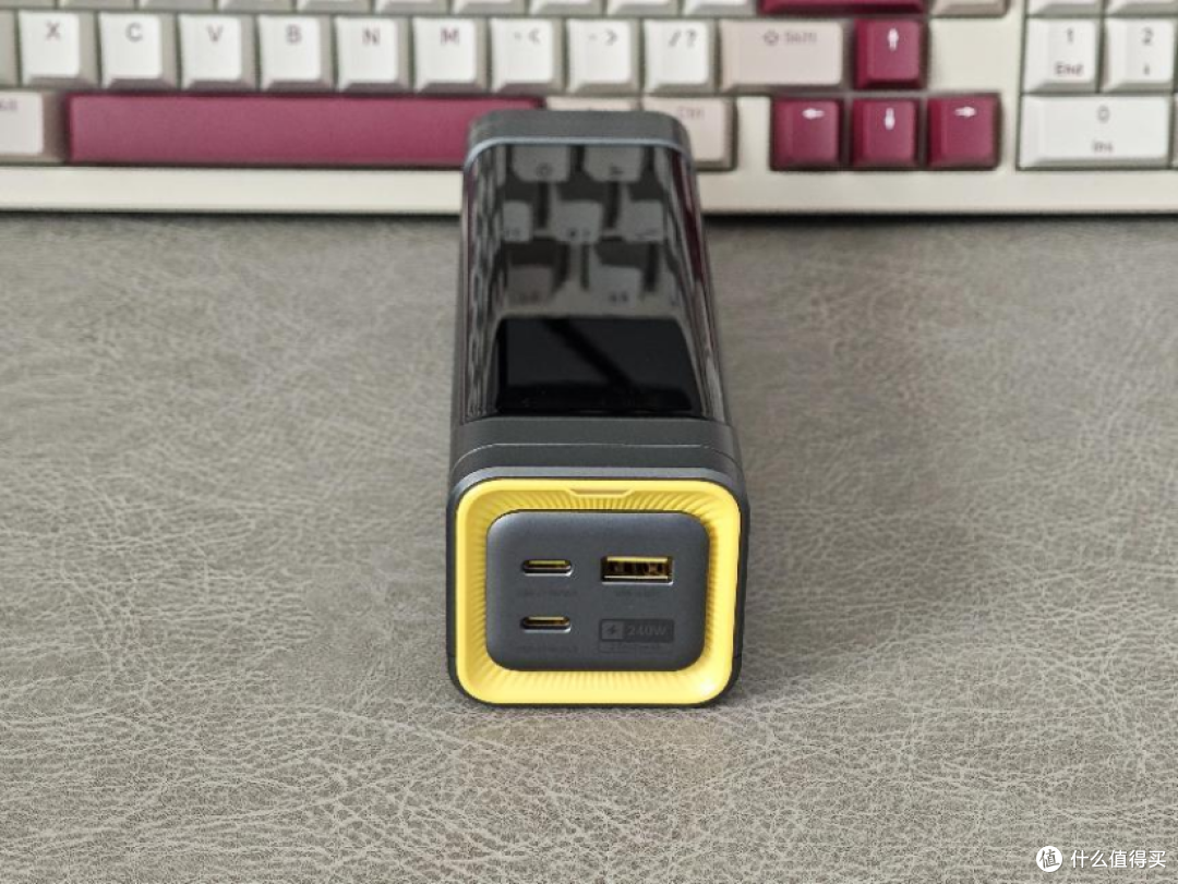 27600mAh+240W超强输出,Aohi奥海240W星舰能量舱,只需399!