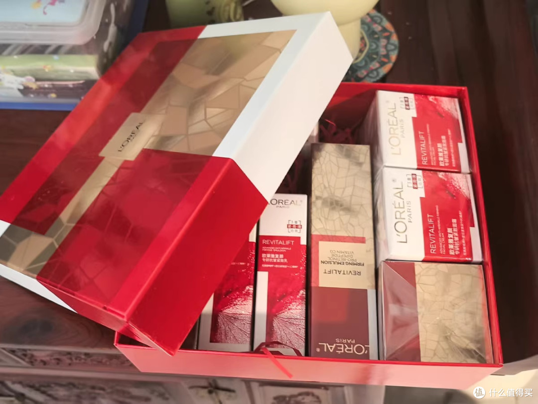 欧莱雅金致臻颜牡丹焕采洁面乳使用体验:奢华与争议并存