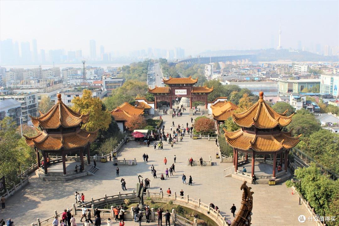 早晚航班自由飞，白云机场服务全天候