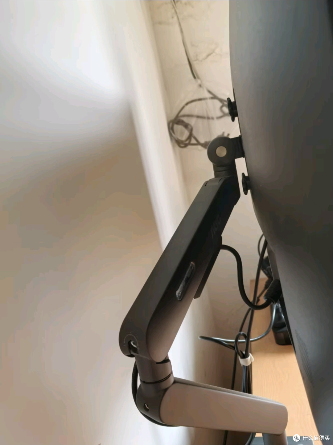 aoc的显示器支架的优点~