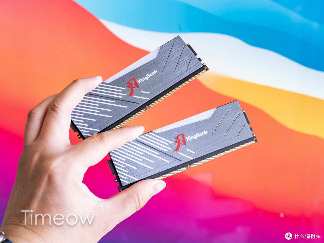 国产颗粒也很能打!金百达黑刃32GB DDR5 6000 C36灯条小测