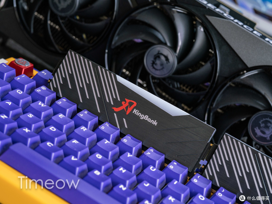 国产颗粒也很能打!金百达黑刃32GB DDR5 6000 C36灯条小测
