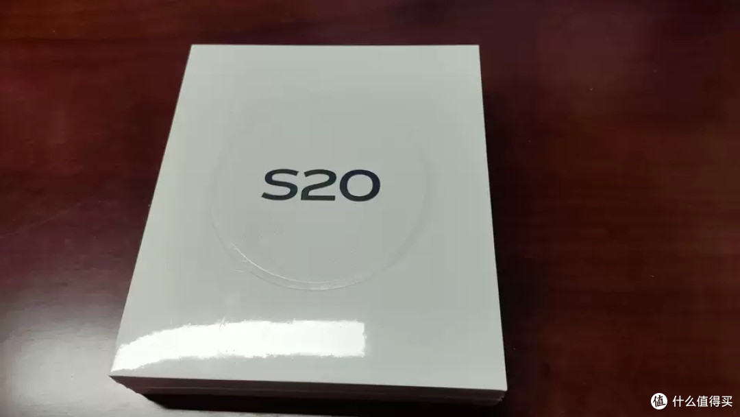 vivo S20:柔光人像拍照与轻薄长续航的完美结合