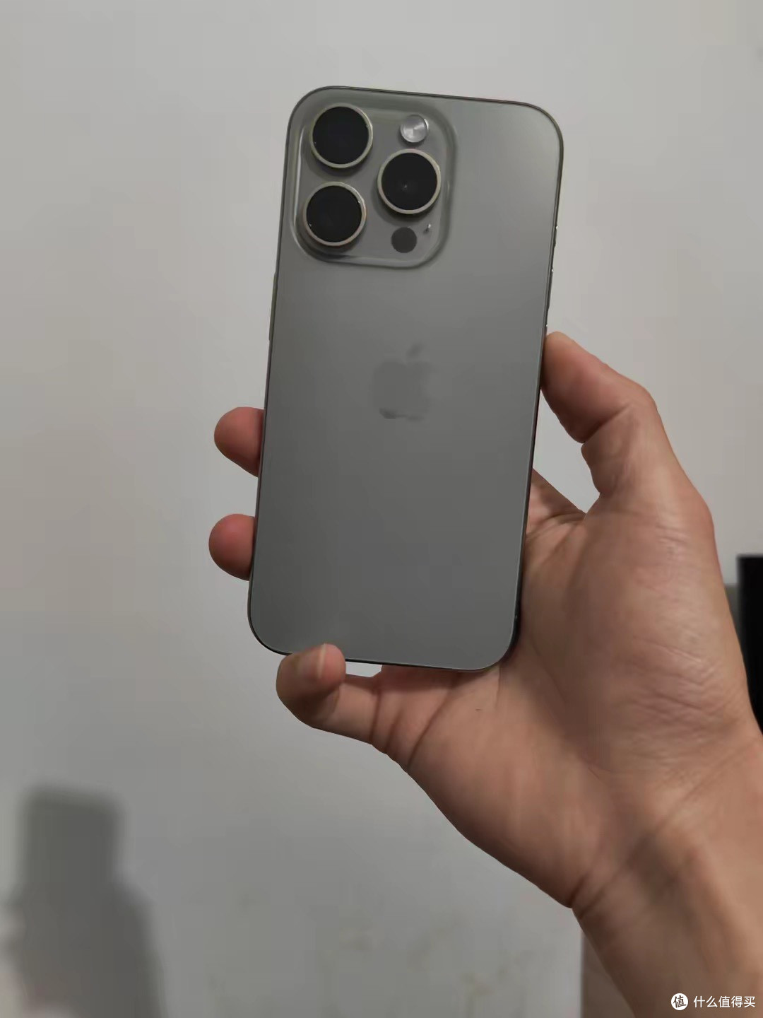 性能与性价比的抉择!iPhone 15与小米15 Pro谁更值得入手