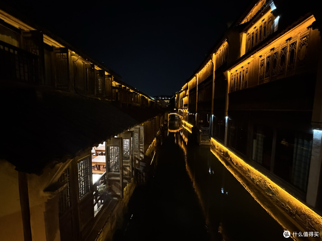 烟雨蒙蒙逛乌镇，旧地重游的感觉大不同。