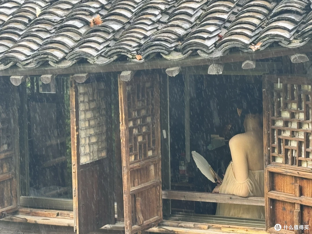 烟雨蒙蒙逛乌镇，旧地重游的感觉大不同。