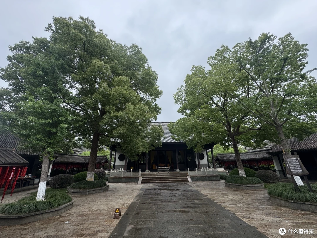 烟雨蒙蒙逛乌镇，旧地重游的感觉大不同。