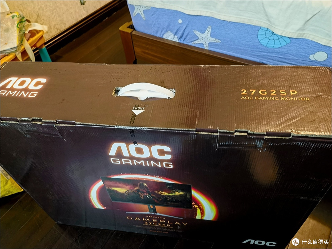 电竞玩家狂喜！AOC 27G40E显示器打造顶级桌搭