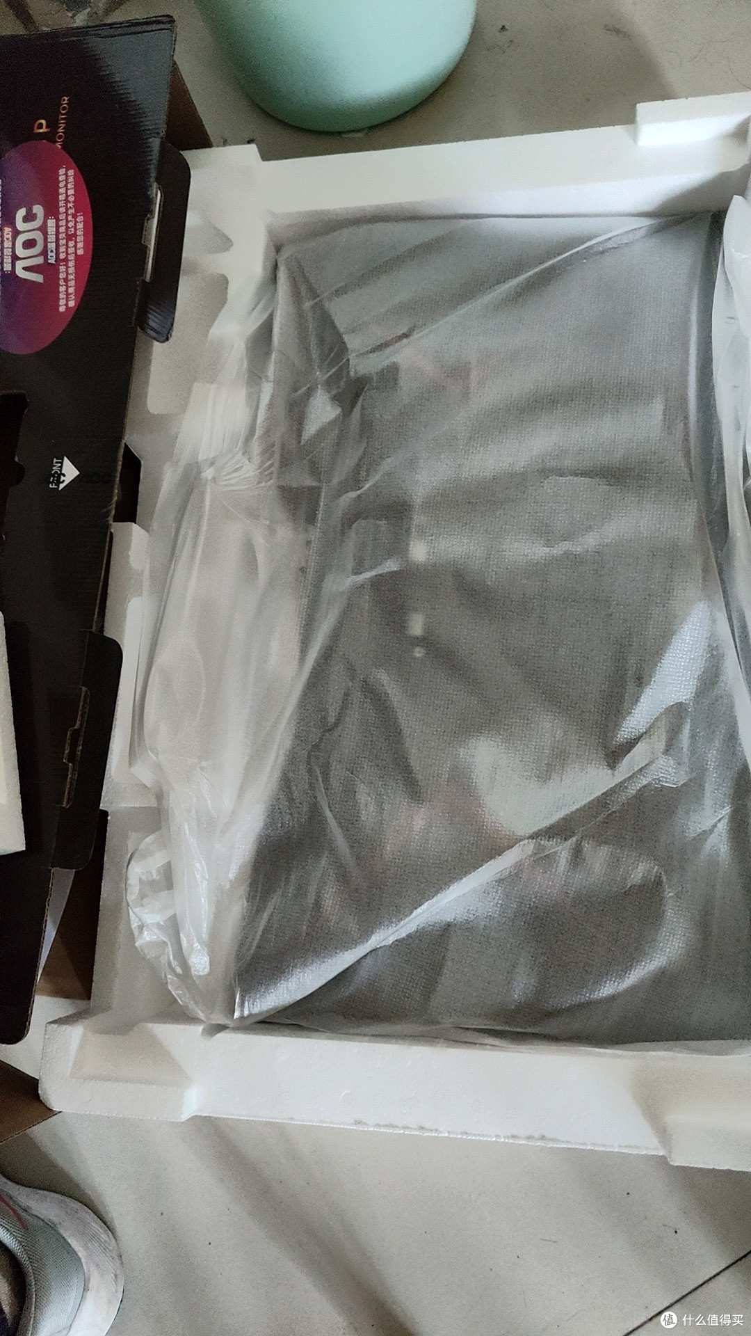 电竞玩家狂喜!AOC 27G40E显示器打造顶级桌搭