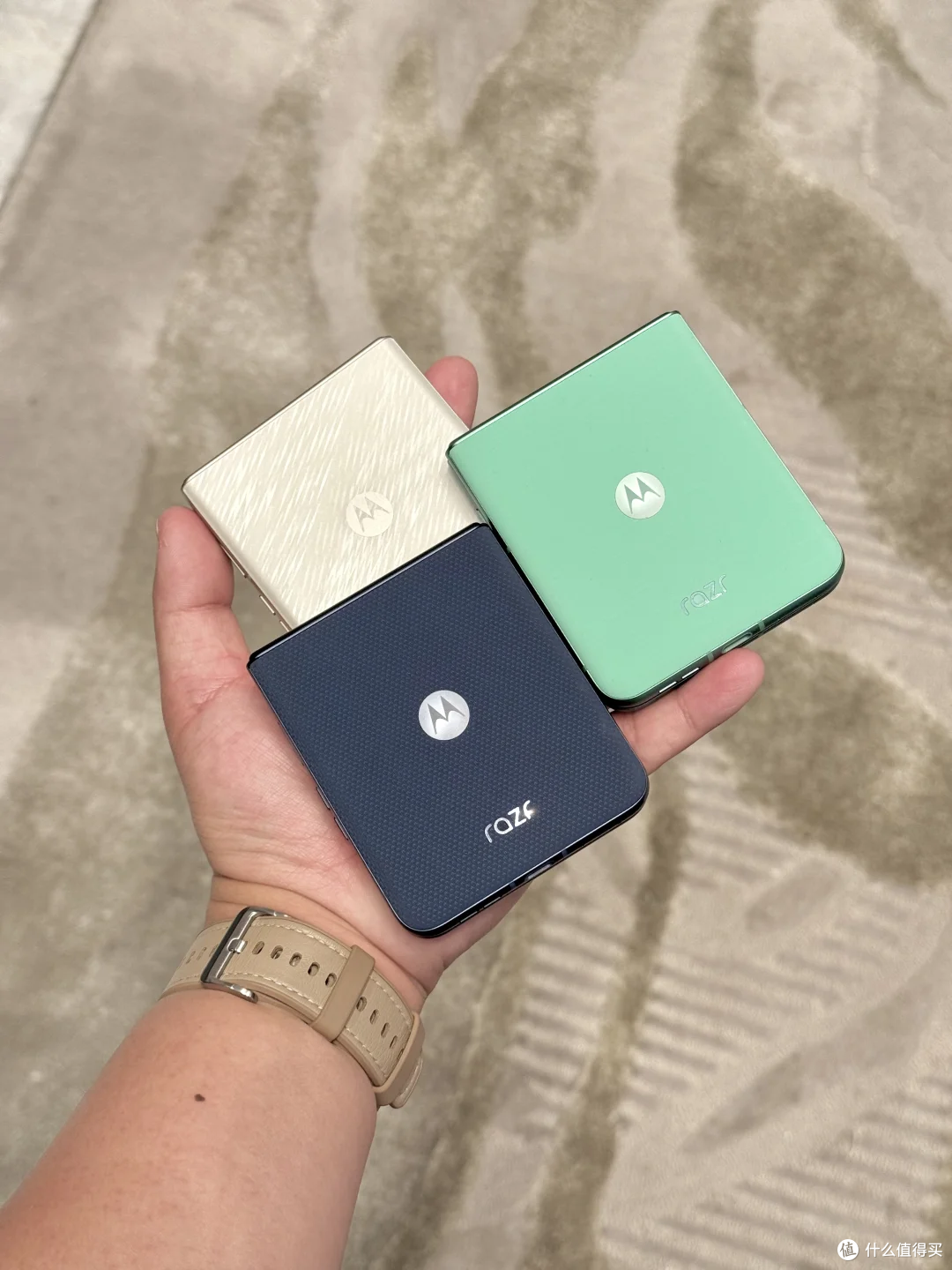 iPhone 涨价？试试这款联想折叠屏！