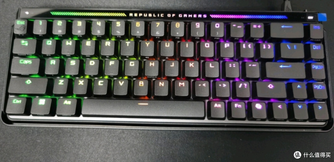 ROG自研HEX磁轴,键程可调
