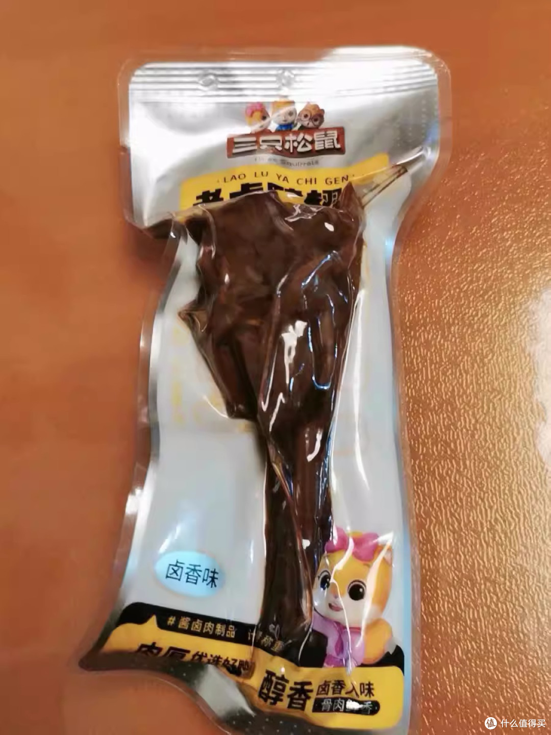 三只松鼠老卤鸭翅根：卤香浓郁，休闲零食新选择  