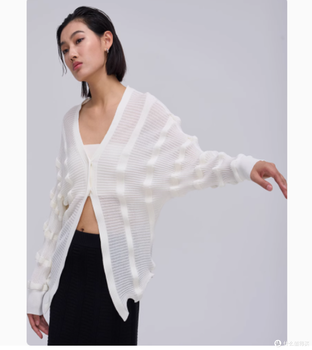 sensiyarn 觉织旗舰店竹韵弧形开衫 V 领白色、黑色款介绍
