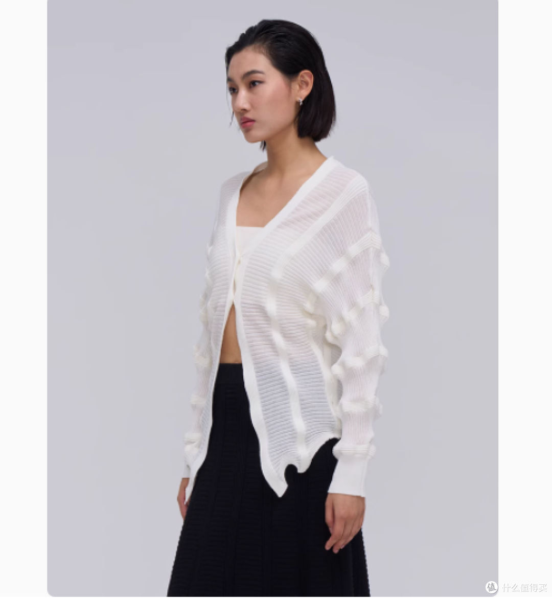 sensiyarn 觉织旗舰店竹韵弧形开衫 V 领白色、黑色款介绍