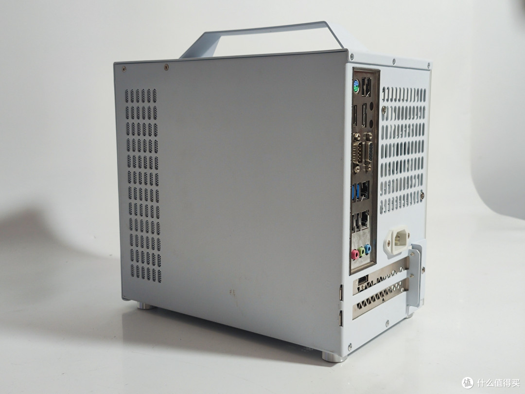 itx 纯白 性价比?我全都要!笨牛u35装机推荐