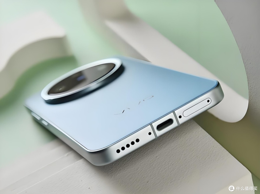 从5299元跌至3943元,5700mAh+天玑9400,小屏霸主易主了