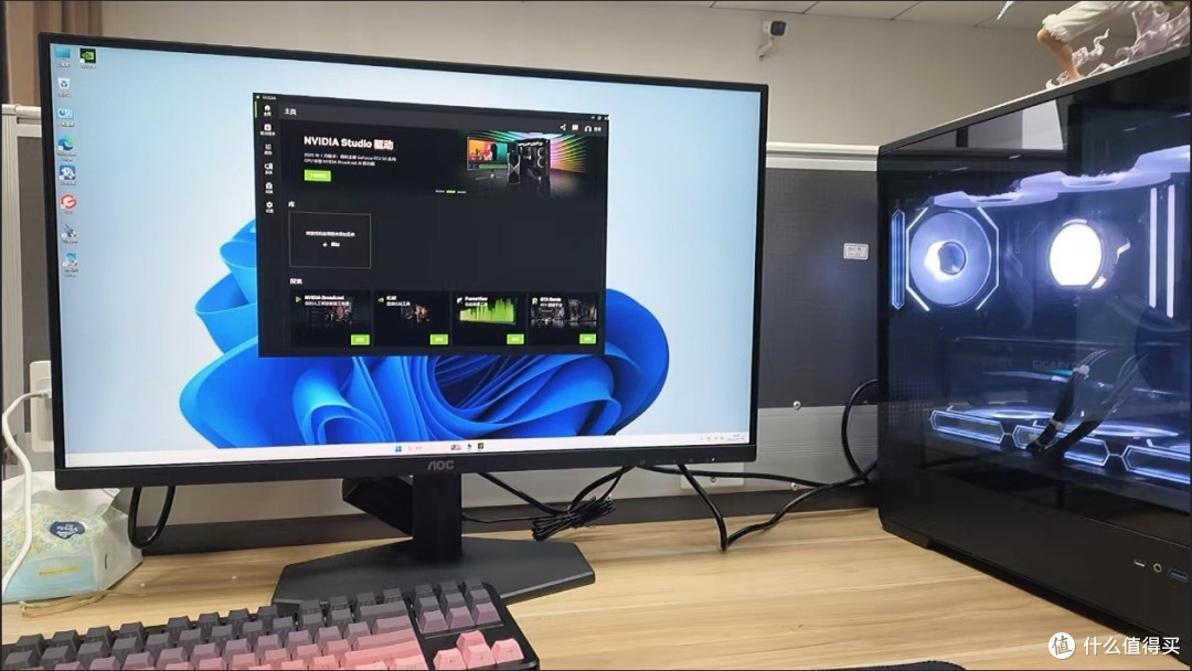 AOC显示器与艺术创作:解锁灵感的桌搭美学密码