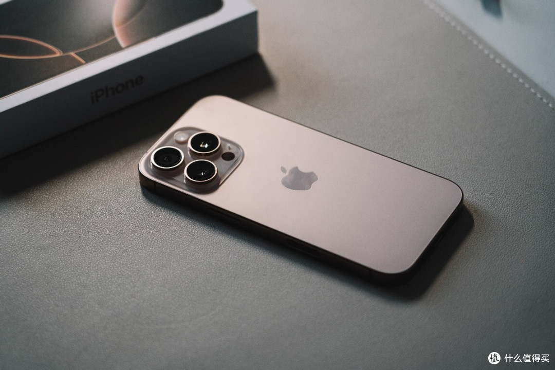 iPhone旗舰突降2000元,A18Pro+钛金属+120Hz,接近人人买得起?