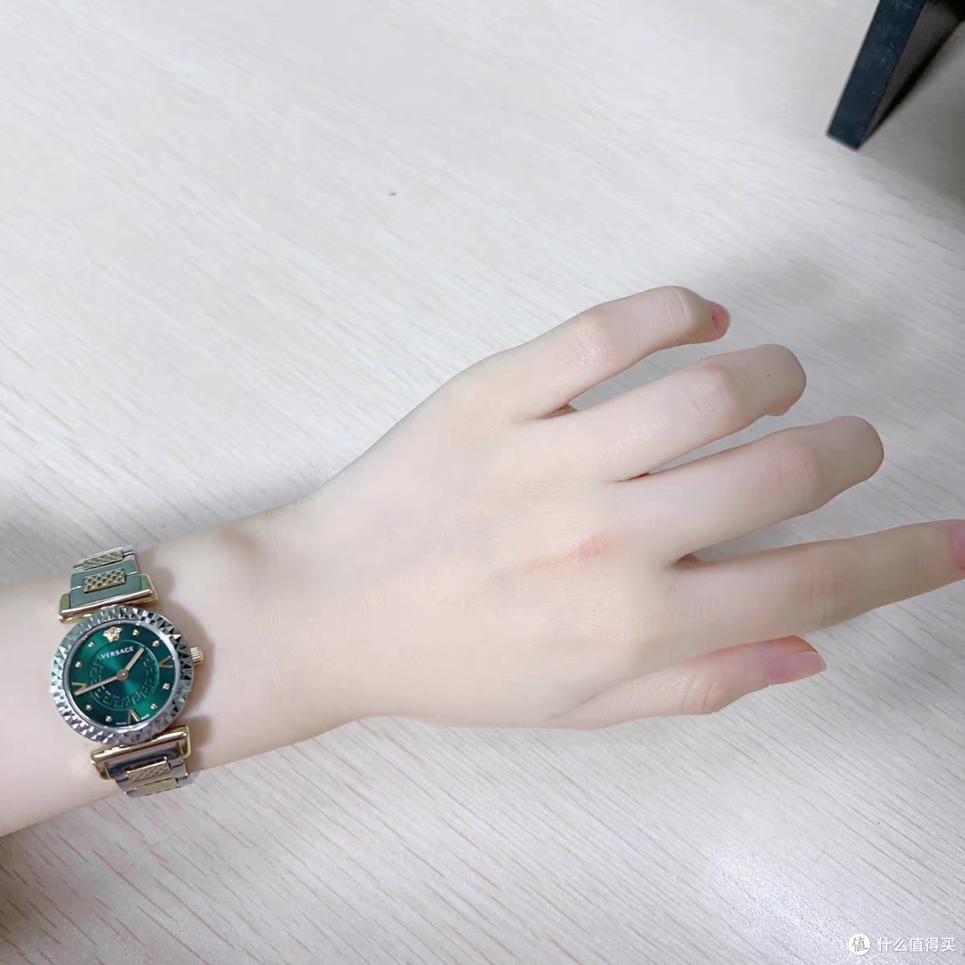 范思哲女表:暗黑巴洛克美学的腕间血祭