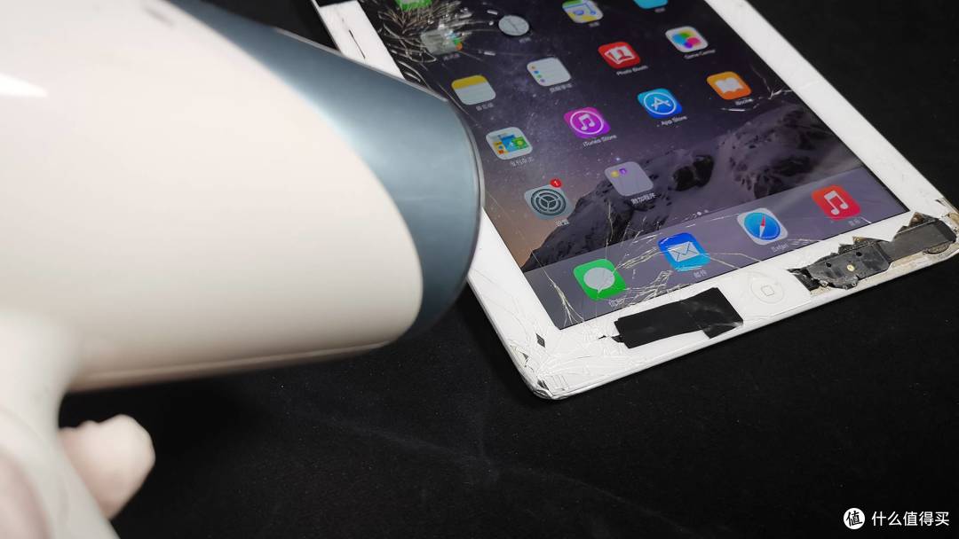 从iPad拆屏到环氧树脂浇壳:我的便携屏手工DIY全记录