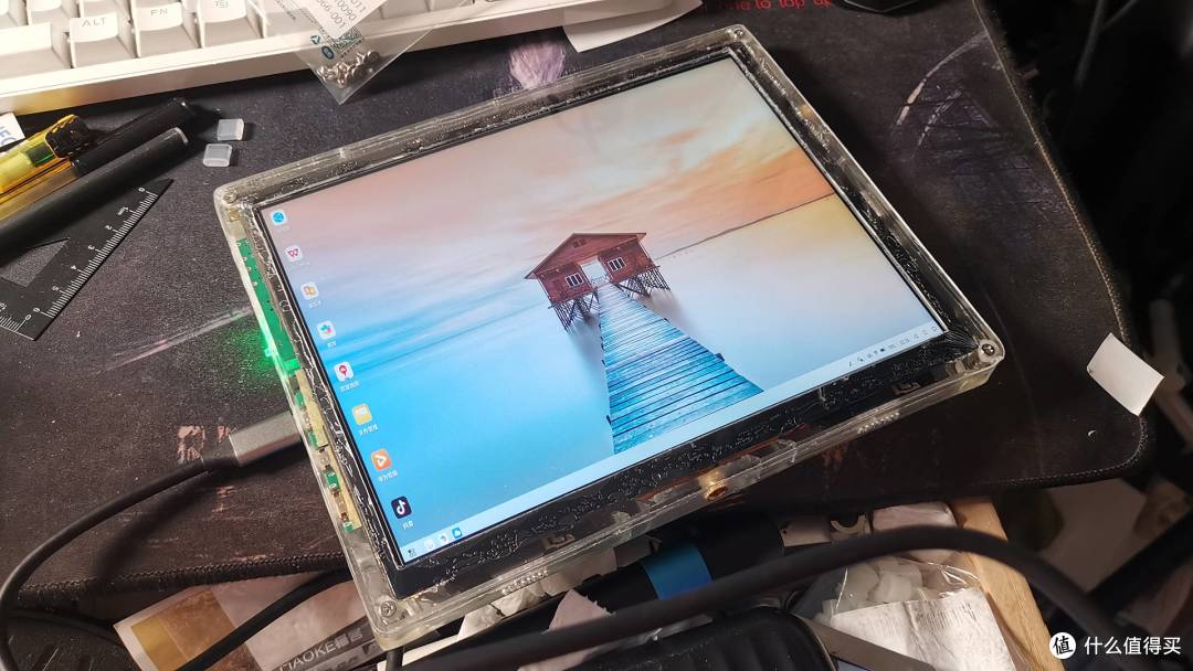 从iPad拆屏到环氧树脂浇壳:我的便携屏手工DIY全记录