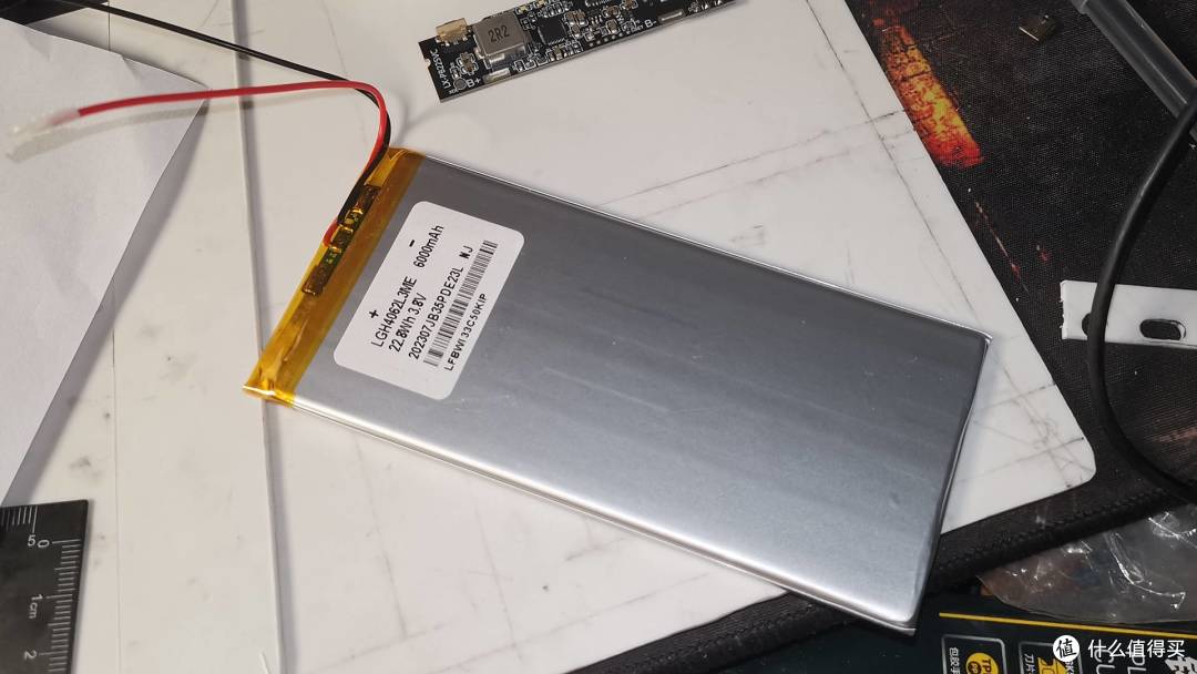 从iPad拆屏到环氧树脂浇壳:我的便携屏手工DIY全记录